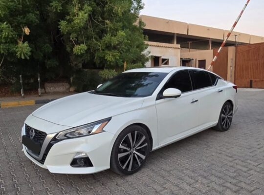 Nissan Altima SL 2020 Gcc full option for sale