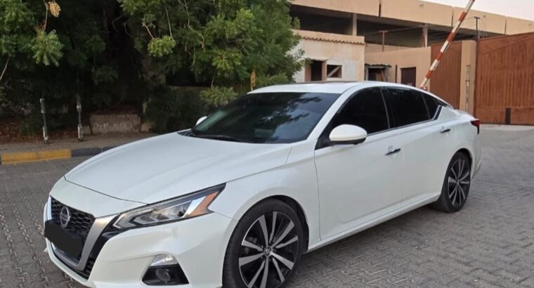 Nissan Altima SL 2020 Gcc full option for sale