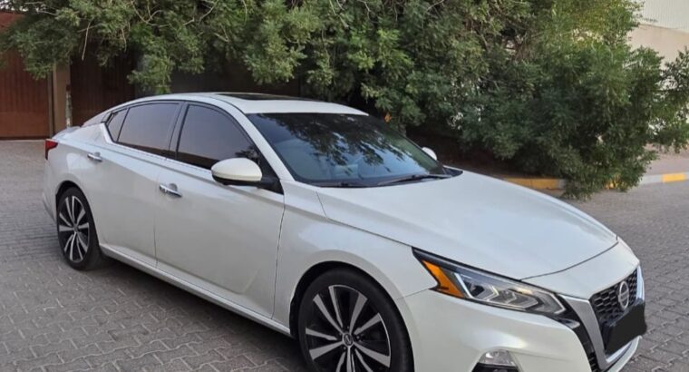 Nissan Altima SL 2020 Gcc full option for sale