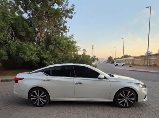 Nissan Altima SL 2020 Gcc full option for sale