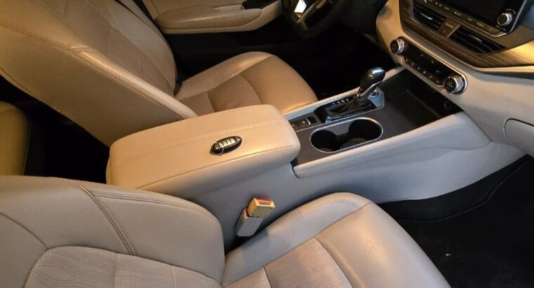Nissan Altima SL 2020 Gcc full option for sale