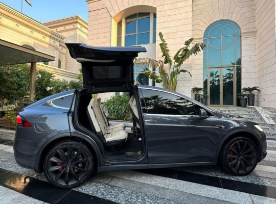 Tesla model X Fully loaded 2020 Gcc for sale