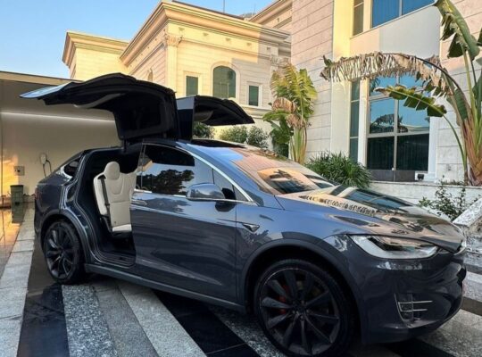 Tesla model X Fully loaded 2020 Gcc for sale