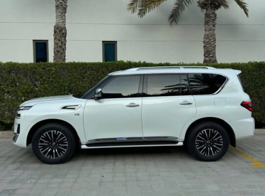 Nissan patrol platinum 2022 Gcc full option