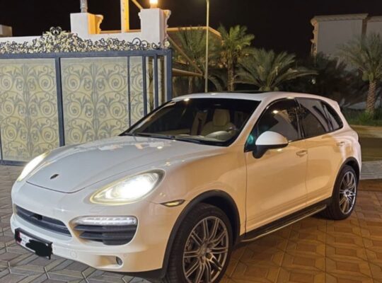 Porsche Cayenne S full option 2012 Gcc for sale