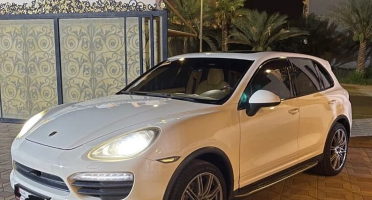 Porsche Cayenne S full option 2012 Gcc for sale
