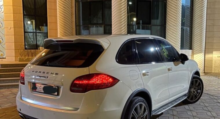 Porsche Cayenne S full option 2012 Gcc for sale