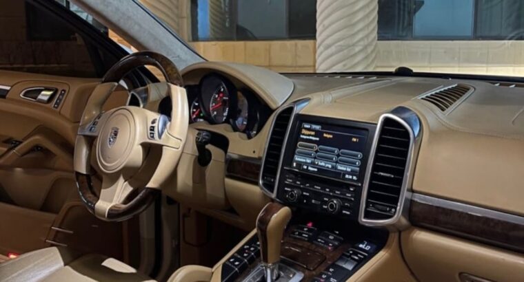 Porsche Cayenne S full option 2012 Gcc for sale