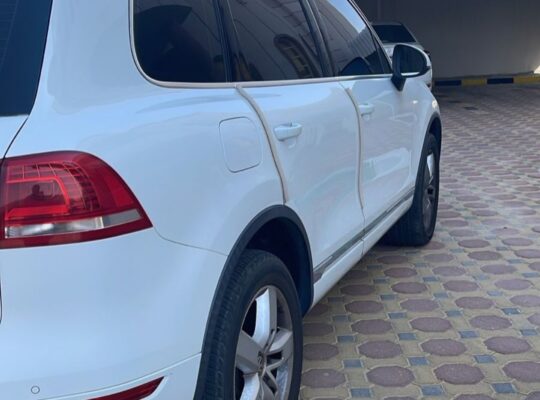 Volkswagen Touareg full option 2014 Gcc for sale