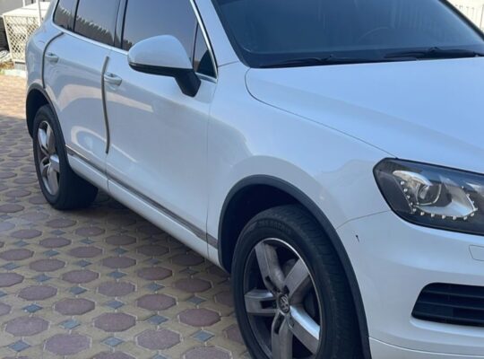 Volkswagen Touareg full option 2014 Gcc for sale