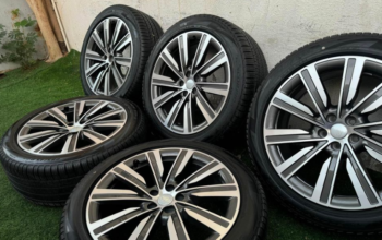 5x Takeoff 2024 Range Rover wheels and tyres 22” F