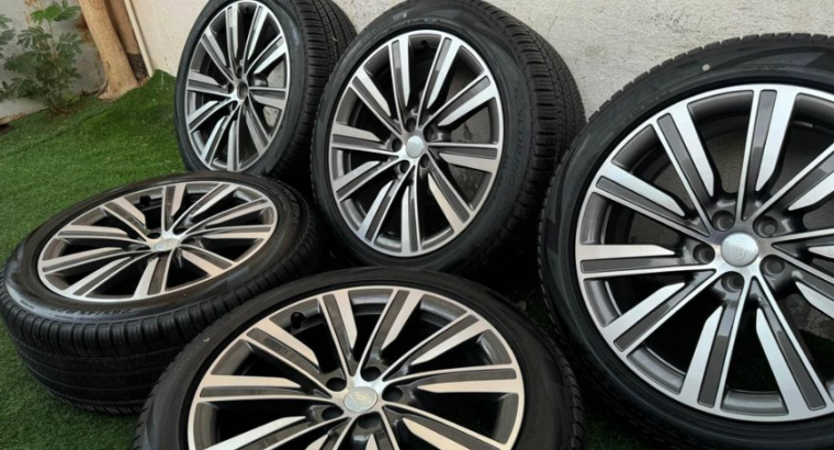 5x Takeoff 2024 Range Rover wheels and tyres 22” F