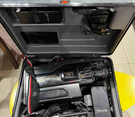 VINTAGE HITACHI INTEGRATED CAMERA/RECORDER FOR SAL