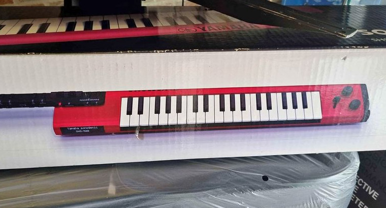 YAMAHA KITARA sonogenic KEYBOARD FOR SALE