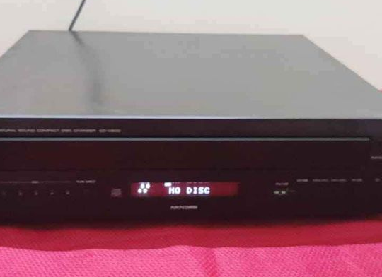 Yamaha 5 CD Changer with USB For Sale