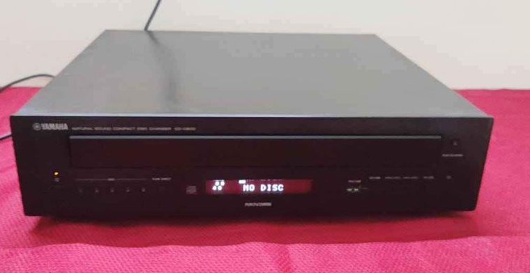 Yamaha 5 CD Changer with USB For Sale