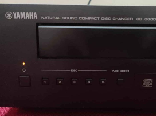 Yamaha 5 CD Changer with USB For Sale