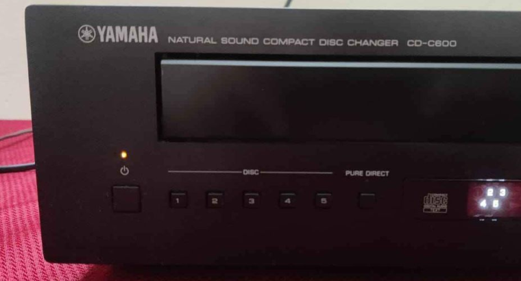 Yamaha 5 CD Changer with USB For Sale