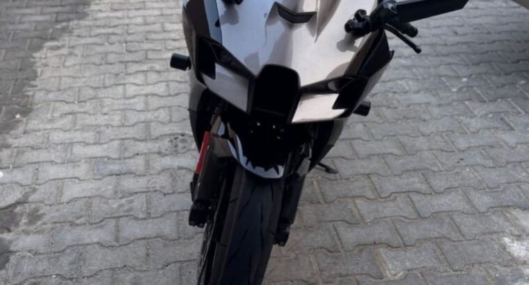 Kawasaki zx10R 2024 In excellent condition for sal