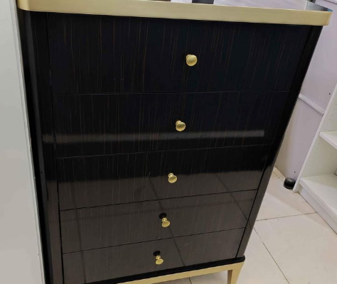 chest of drawers like new condition for sale