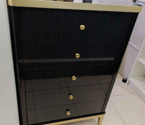 chest of drawers like new condition for sale