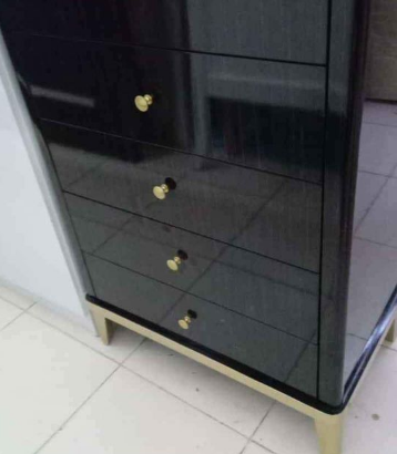 chest of drawers like new condition for sale