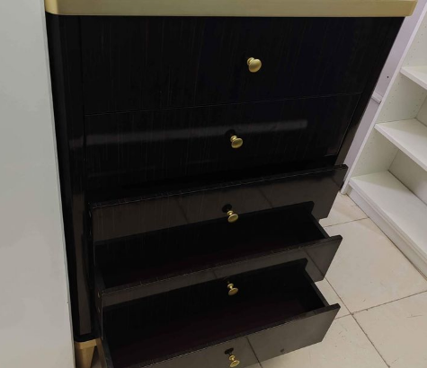 chest of drawers like new condition for sale