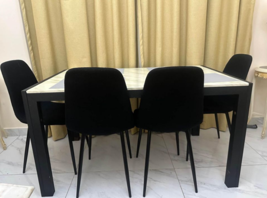 4 seater dinning tabel for sale