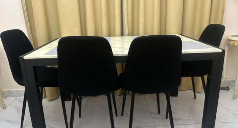 4 seater dinning tabel for sale