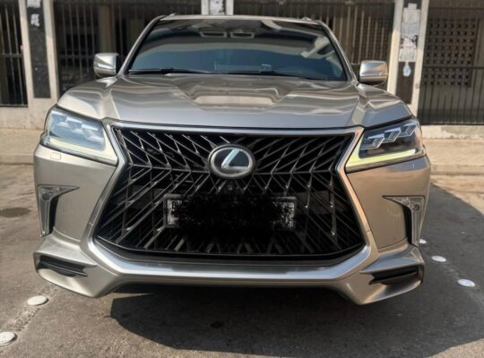 Lexus LX570 signature 2018 full option Gcc