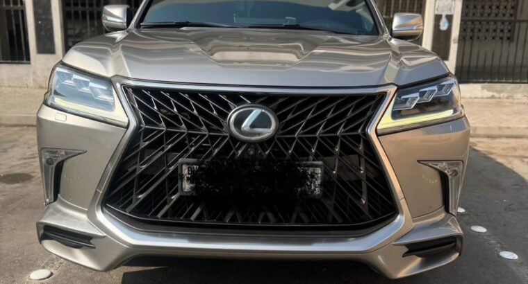 Lexus LX570 signature 2018 full option Gcc