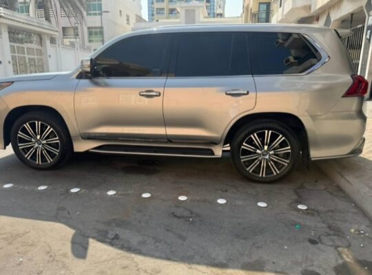 Lexus LX570 signature 2018 full option Gcc