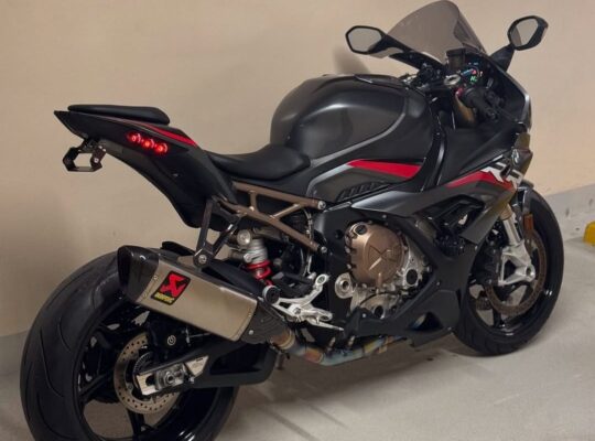 BMW S1000RR 2022 GCC First Owner For Sale