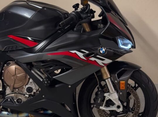 BMW S1000RR 2022 GCC First Owner For Sale