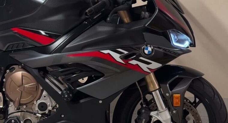 BMW S1000RR 2022 GCC First Owner For Sale