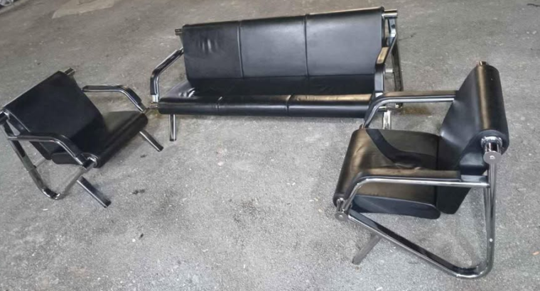 Beautiful leather sofa set for sale