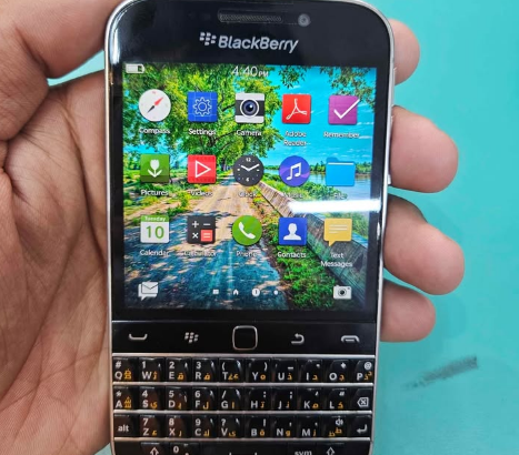 Blackberry classic q20 Mint Condition for sale