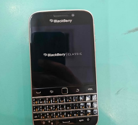 Blackberry classic q20 Mint Condition for sale