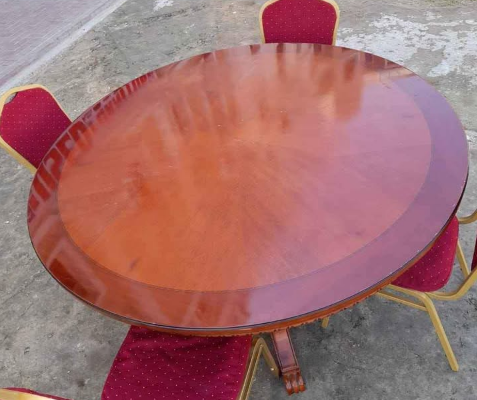 Dining tabal available for sale