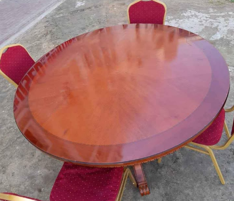 Dining tabal available for sale