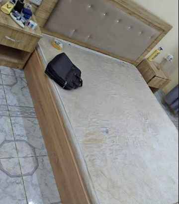 King size bed in excellent condition for sale