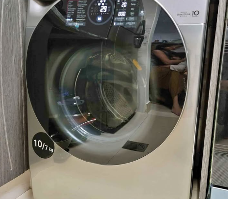 Lg Washer dryer 10kg / 7kg signature series for sa
