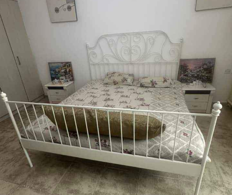 Queen size bed for sale