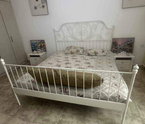 Queen size bed for sale