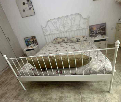 Queen size bed for sale