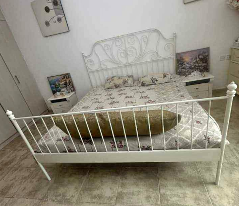 Queen size bed for sale