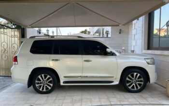 Toyota Land cruiser VXR 5.7 full option 2016 Gcc