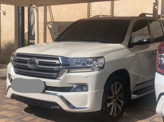 Toyota Land cruiser VXR 5.7 full option 2016 Gcc