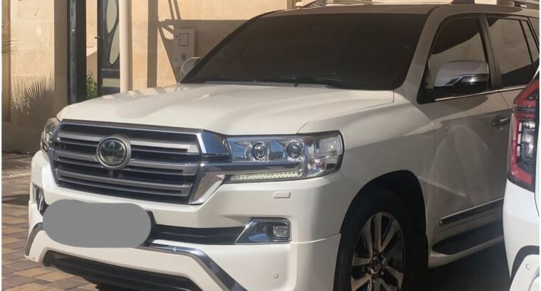Toyota Land cruiser VXR 5.7 full option 2016 Gcc