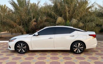 Nissan Altima SV 2020 Gcc full option for sale